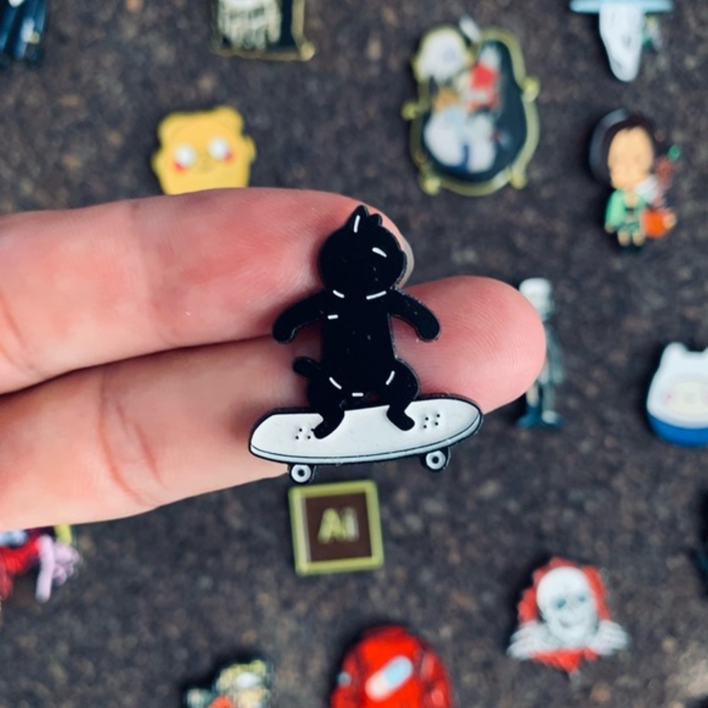 SKATEBOARD CAT ENAMEL PIN